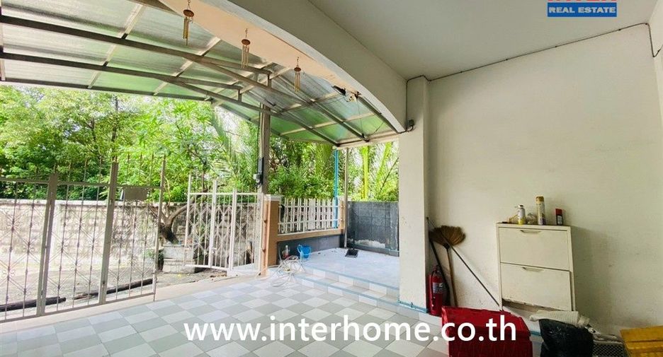 À vendre 3 chambres maison de ville à Phra Samut Chedi, Samut Prakan