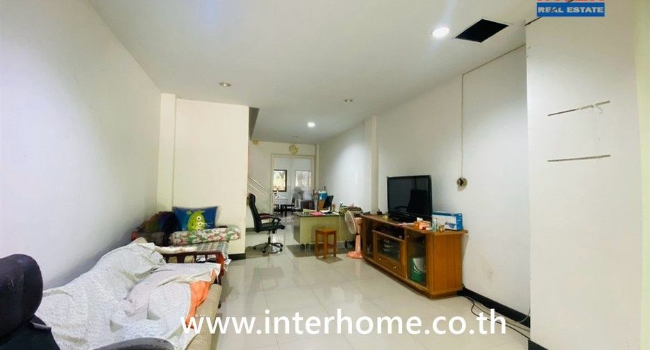 À vendre 3 chambres maison de ville à Phra Samut Chedi, Samut Prakan