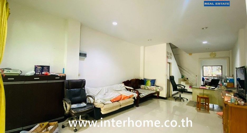 À vendre 3 chambres maison de ville à Phra Samut Chedi, Samut Prakan