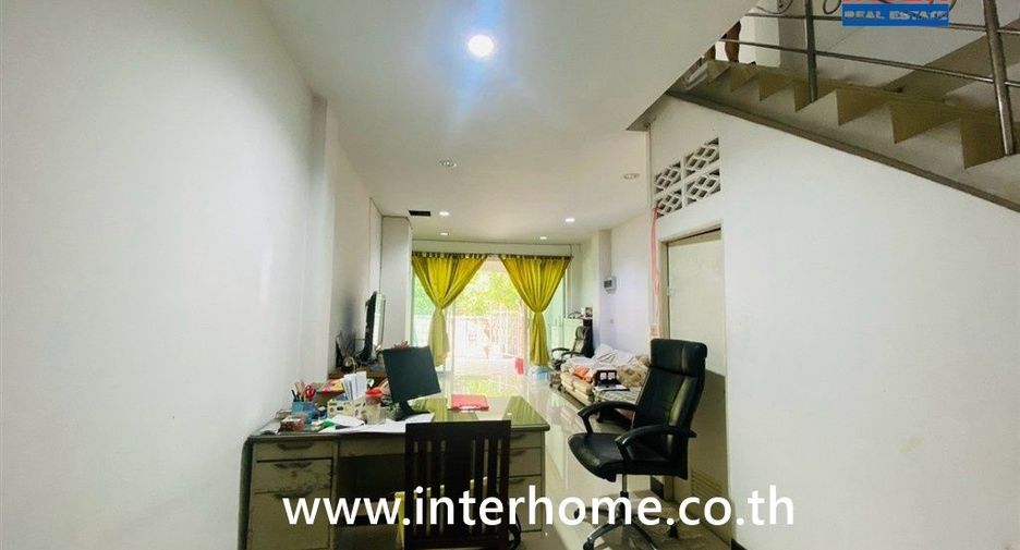 À vendre 3 chambres maison de ville à Phra Samut Chedi, Samut Prakan