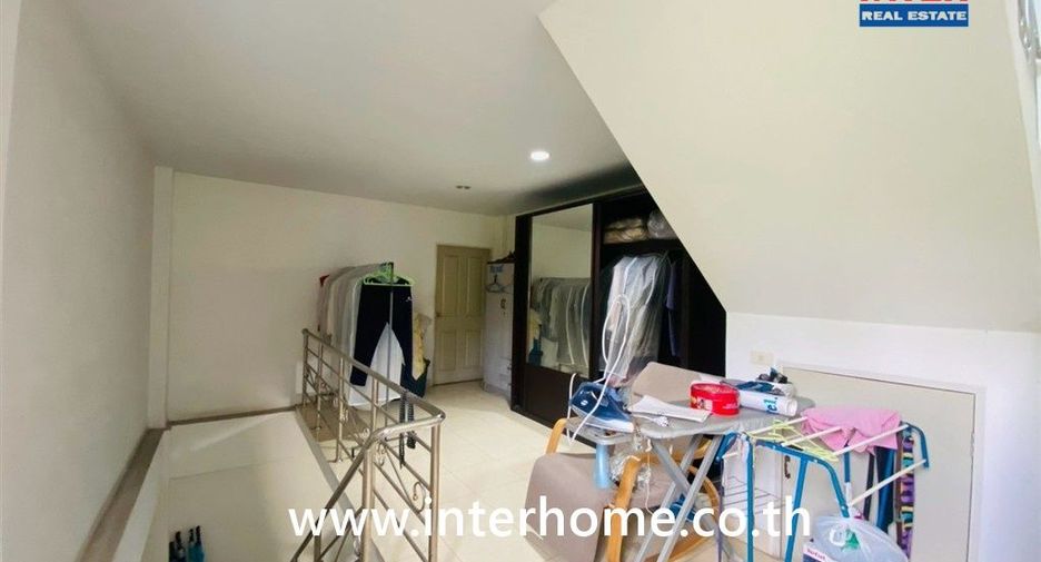 À vendre 3 chambres maison de ville à Phra Samut Chedi, Samut Prakan