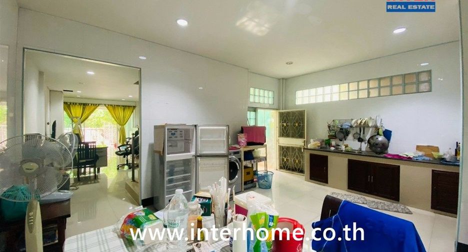 À vendre 3 chambres maison de ville à Phra Samut Chedi, Samut Prakan