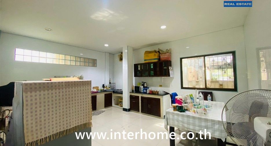 À vendre 3 chambres maison de ville à Phra Samut Chedi, Samut Prakan