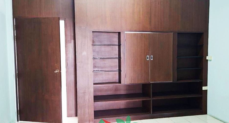 Продажа 3 спальни торговое помещение в Щанг Тхонгланг, Бангкок