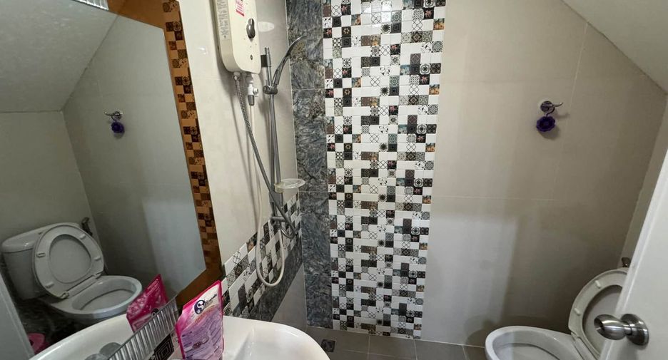 Haus zur Miete mit 4 Zimmer in Bang Lamung, Chonburi