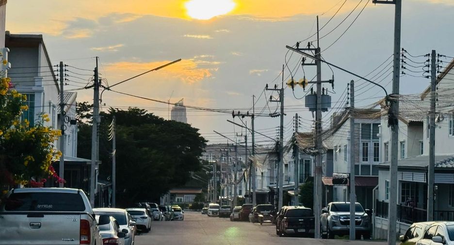 Haus zur Miete mit 4 Zimmer in Bang Lamung, Chonburi