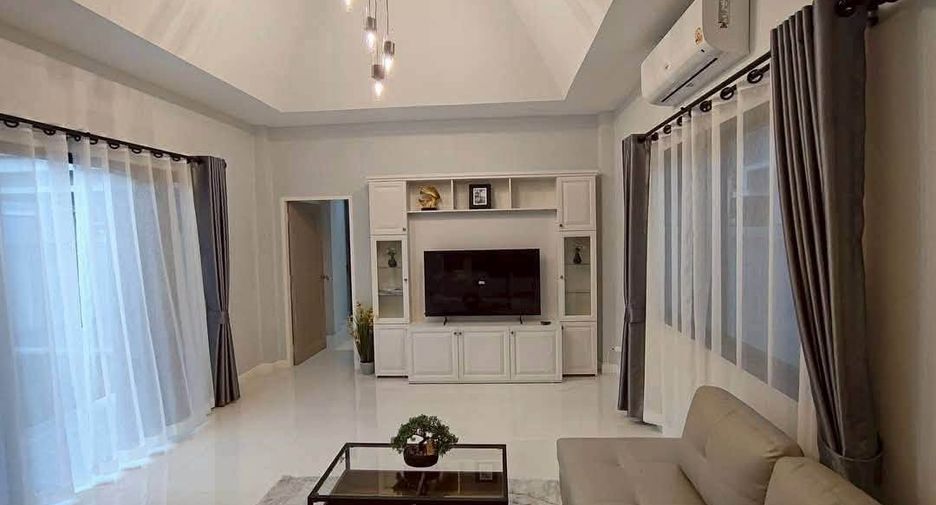 Villa en alquiler y en venta de 3 habitaciones en Bang Lamung, Chonburi