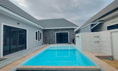 Villa en alquiler y en venta de 3 habitaciones en Bang Lamung, Chonburi
