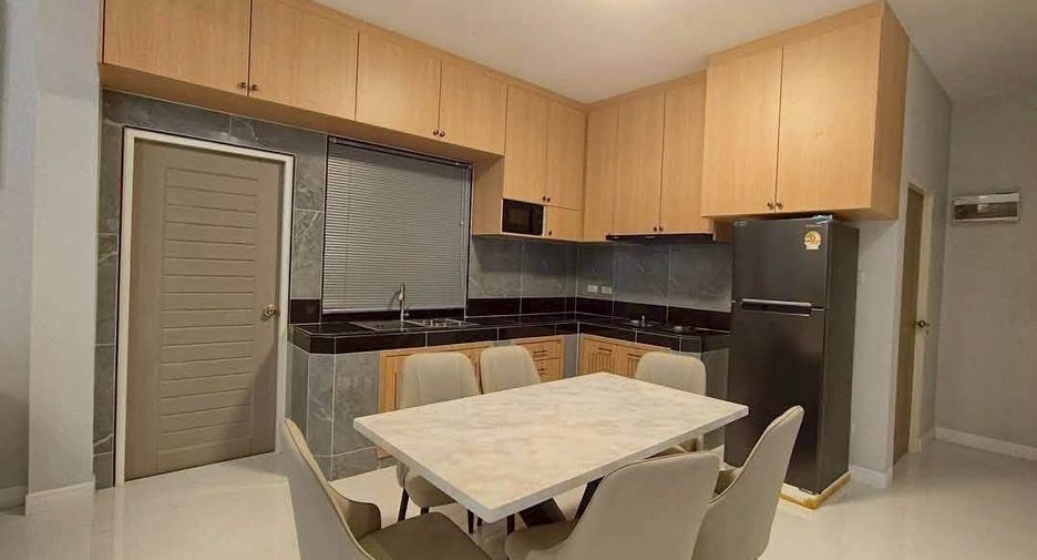 Villa en alquiler y en venta de 3 habitaciones en Bang Lamung, Chonburi