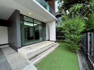 Casa en alquiler de 3 habitaciones en Bang Kapi, Bangkok