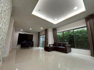 Casa en alquiler de 3 habitaciones en Bang Kapi, Bangkok