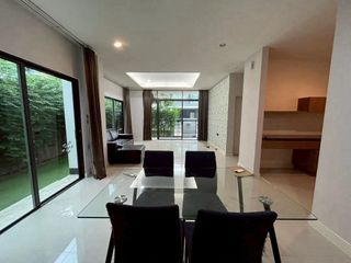 Casa en alquiler de 3 habitaciones en Bang Kapi, Bangkok