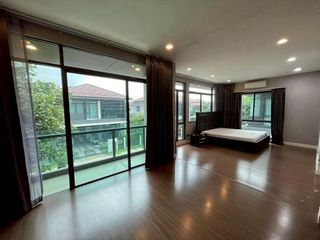 Casa en alquiler de 3 habitaciones en Bang Kapi, Bangkok