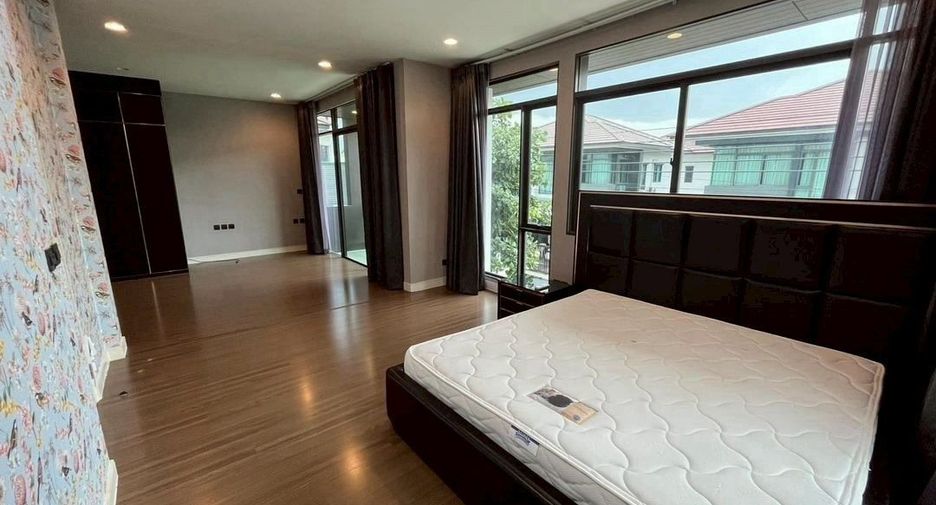 Casa en alquiler de 3 habitaciones en Bang Kapi, Bangkok