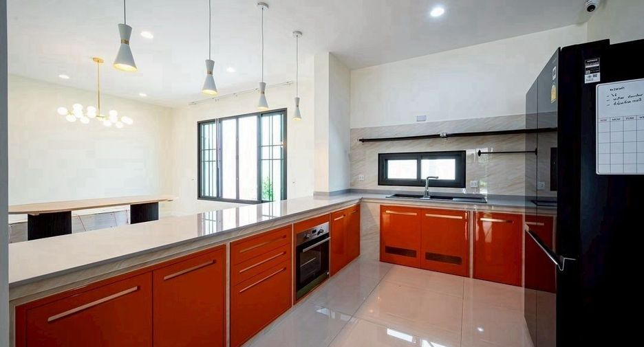 For sale 5 ベッドルーム house in Bang Khun Thian, Bangkok