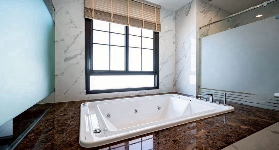 For sale 5 ベッドルーム house in Bang Khun Thian, Bangkok