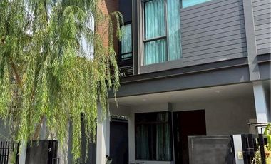 For sale 2 ベッドルーム townhouse in Saphan Sung, Bangkok