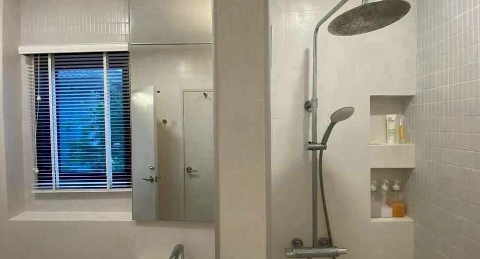 For sale 2 ベッドルーム townhouse in Saphan Sung, Bangkok