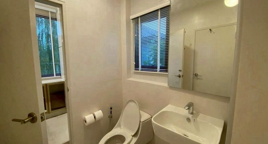 For sale 2 ベッドルーム townhouse in Saphan Sung, Bangkok