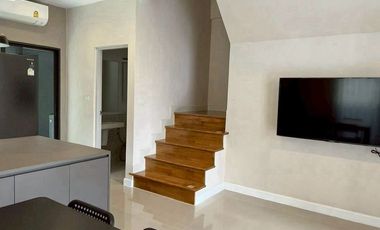 For sale 2 ベッドルーム townhouse in Saphan Sung, Bangkok