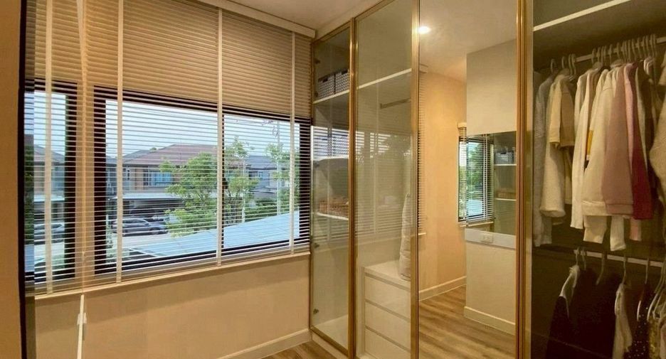 For sale 2 ベッドルーム townhouse in Saphan Sung, Bangkok