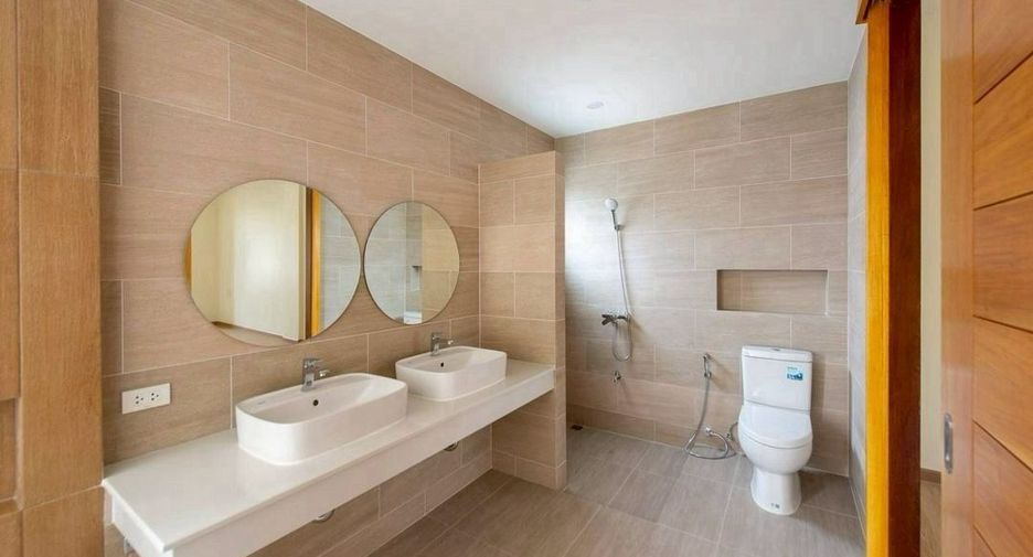 For sale 3 bedrooms townhouse in Lat Phrao, Bangkok
