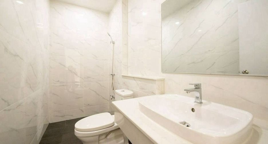 For sale 3 bedrooms townhouse in Lat Phrao, Bangkok