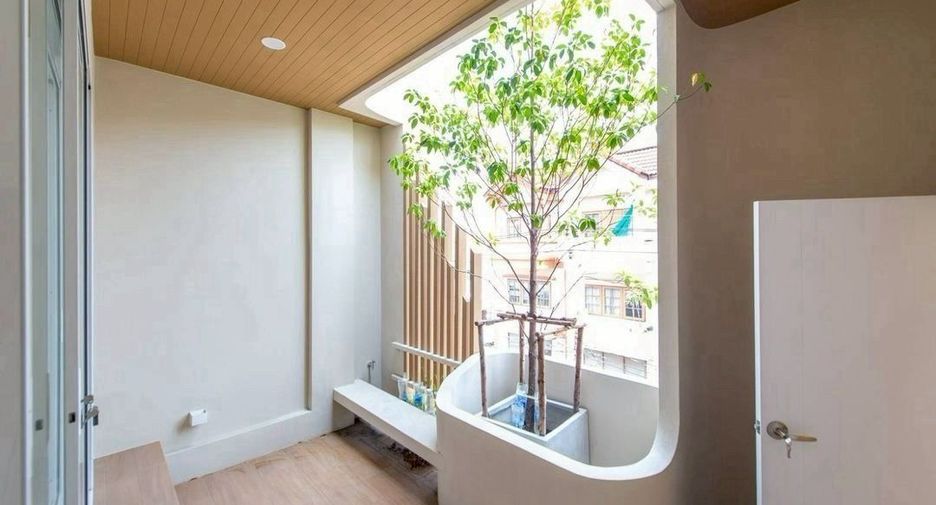 For sale 3 bedrooms townhouse in Lat Phrao, Bangkok