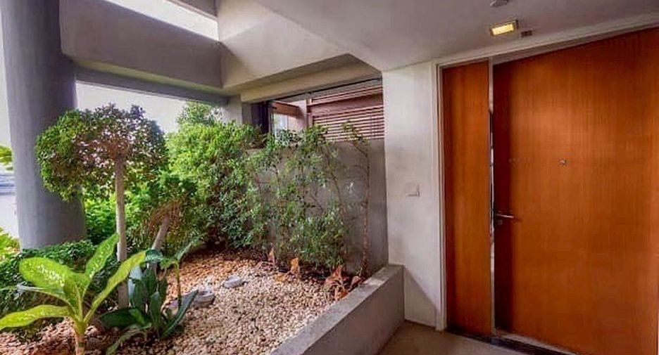 For sale 3 ベッドルーム condo in Yan Nawa, Bangkok