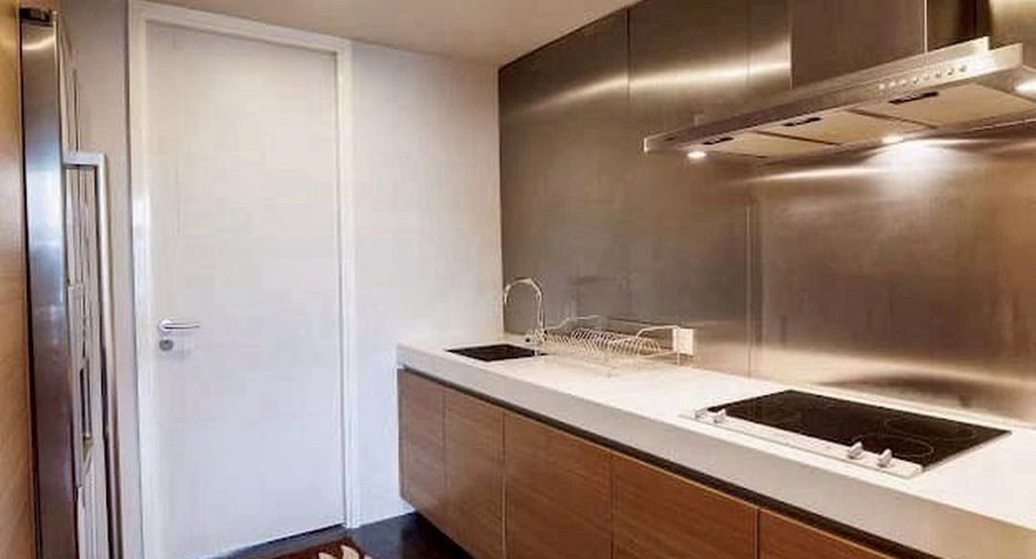 For sale 3 ベッドルーム condo in Yan Nawa, Bangkok