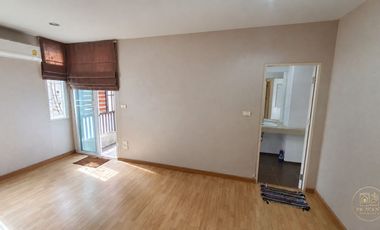 À vendre 3 chambres maison de ville à Pak Kret, Nonthaburi