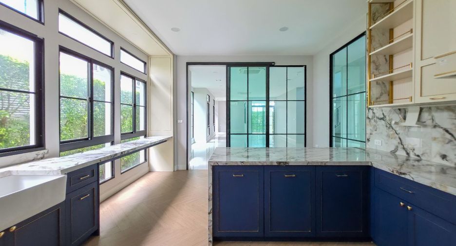 Haus zur Miete mit 5 Zimmer in Taling Chan, Bangkok