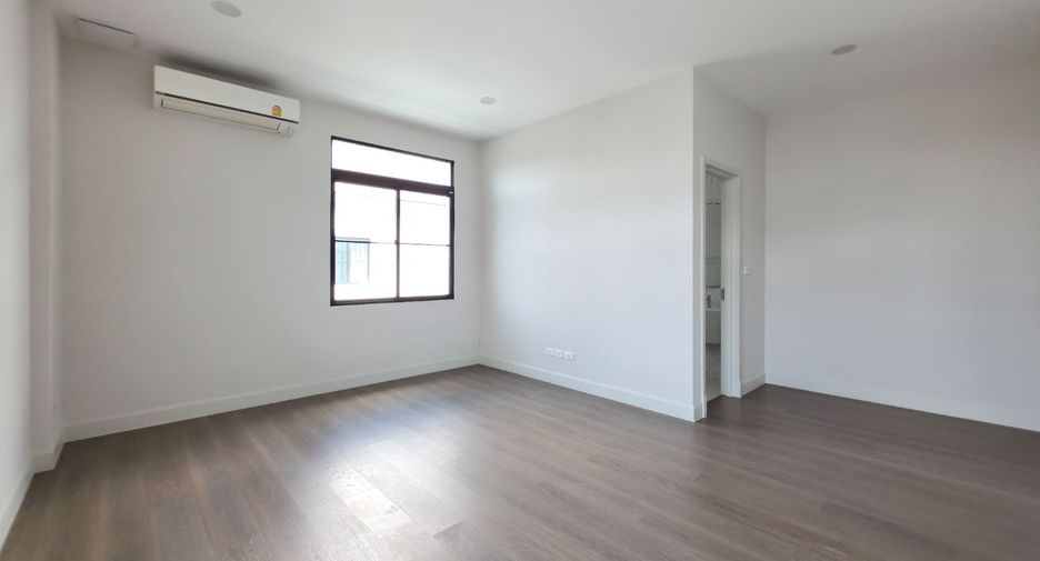 Haus zur Miete mit 5 Zimmer in Taling Chan, Bangkok