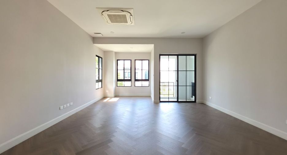 Haus zur Miete mit 5 Zimmer in Taling Chan, Bangkok