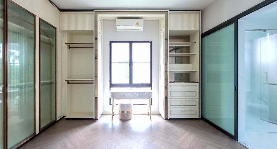 Haus zur Miete mit 5 Zimmer in Taling Chan, Bangkok