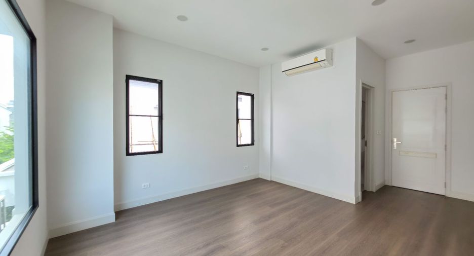 Haus zur Miete mit 5 Zimmer in Taling Chan, Bangkok