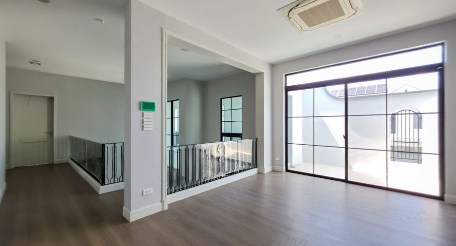 Haus zur Miete mit 5 Zimmer in Taling Chan, Bangkok