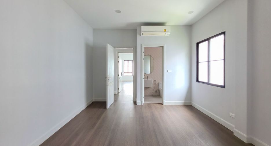 Haus zur Miete mit 5 Zimmer in Taling Chan, Bangkok