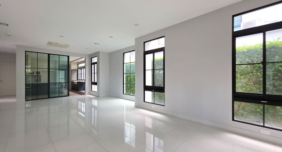Haus zur Miete mit 5 Zimmer in Taling Chan, Bangkok
