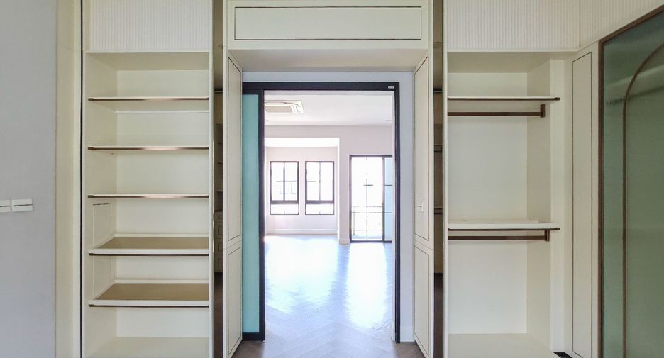 Haus zur Miete mit 5 Zimmer in Taling Chan, Bangkok