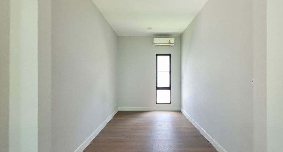 Haus zur Miete mit 5 Zimmer in Taling Chan, Bangkok
