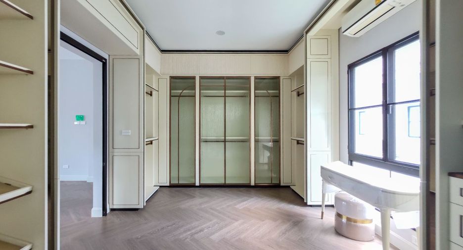 Haus zur Miete mit 5 Zimmer in Taling Chan, Bangkok