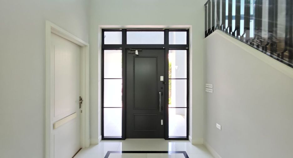 Haus zur Miete mit 5 Zimmer in Taling Chan, Bangkok