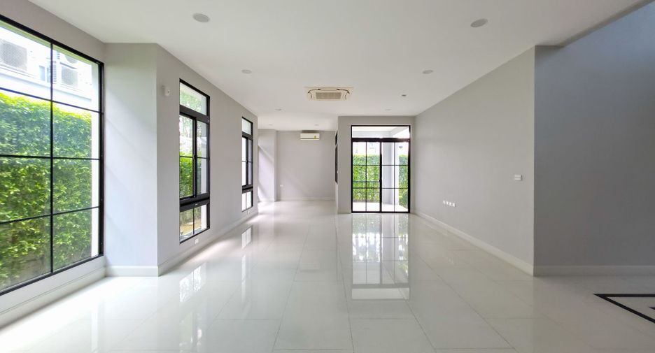Haus zur Miete mit 5 Zimmer in Taling Chan, Bangkok