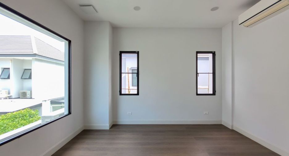 Haus zur Miete mit 5 Zimmer in Taling Chan, Bangkok