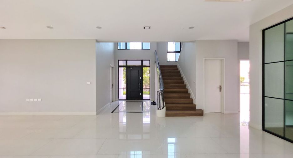 Haus zur Miete mit 5 Zimmer in Taling Chan, Bangkok