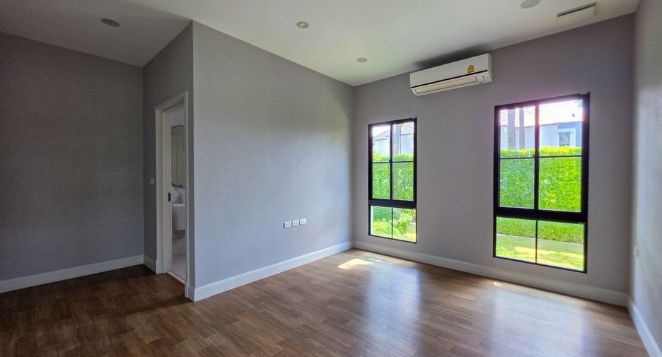 Haus zur Miete mit 5 Zimmer in Taling Chan, Bangkok