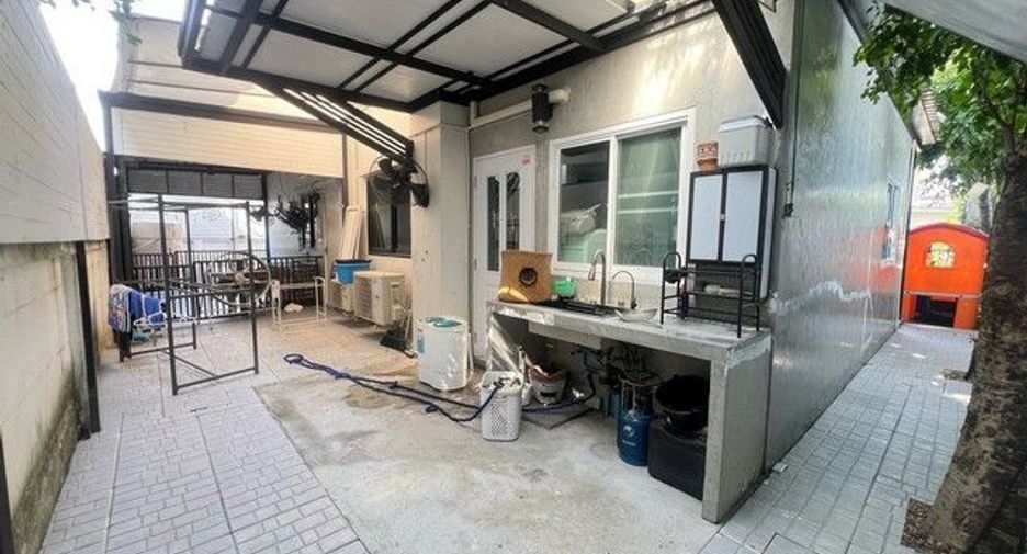 Haus zum Kauf mit 4 Zimmer in Khlong Sam Wa, Bangkok