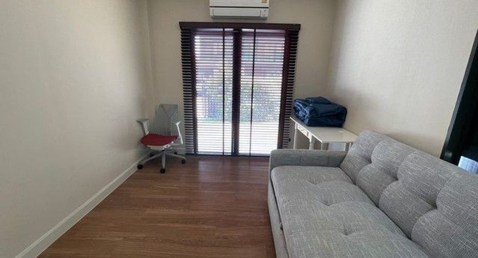 Haus zur Miete mit 4 Zimmer in Saphan Sung, Bangkok