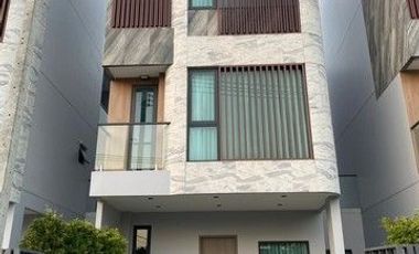 出租 4 卧室 独立屋 在 Huai Khwang, 曼谷